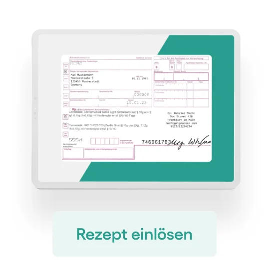 Ein digitales Tablet zeigt ein Rezeptformular mit medizinischen Details und einer Unterschrift. Das Formular hat eine strukturierte Anordnung aus Rechtecken und Linien, typisch für ärztliche Rezepte, einschließlich einer gedruckten Zeile. Der Hintergrund des Tablets ist türkis. Darunter befindet sich ein hellblaues Textfeld mit der Aufschrift "Rezept einlösen". Im Kontext eines Anbieters für Cannabis-Rezepte ermöglicht dies möglicherweise das Einreichen einer Verschreibung für medizinisches Cannabis.